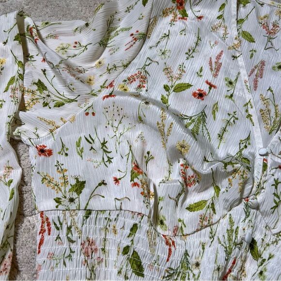 H&M flowy floral top 🌺 cropped 🌺 EUC 🌺 size XL - Picture 4 of 4